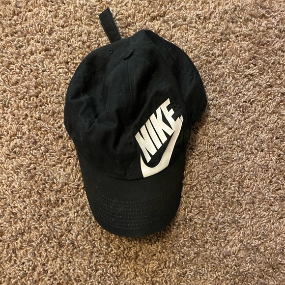Nike Accessories - BLOGGER FAVORITE NIKE BASEBALL CAP